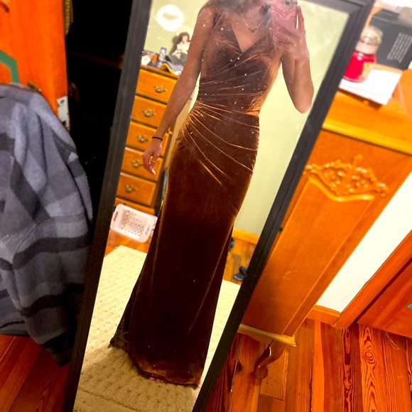 Bridesmaid dress. Never worn, size 4. Velvet rust- style Dakota - Picture 2 of 6